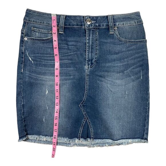 Seven7 Denim Fashion Demin Jean Distressed Skirt Womens Size 6 Raw Hem EUC - Picture 5 of 6